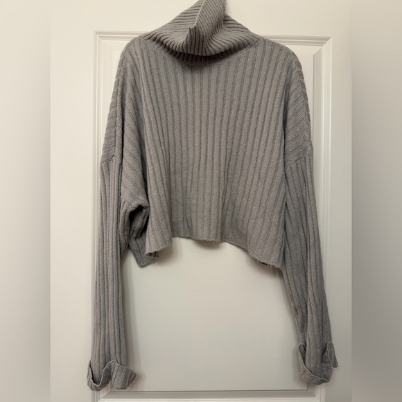 Forever 21 Sweaters - Cozy Gray Turtleneck Cropped Sweater